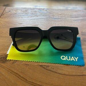 Brand new in case Quay Australia sunglasses